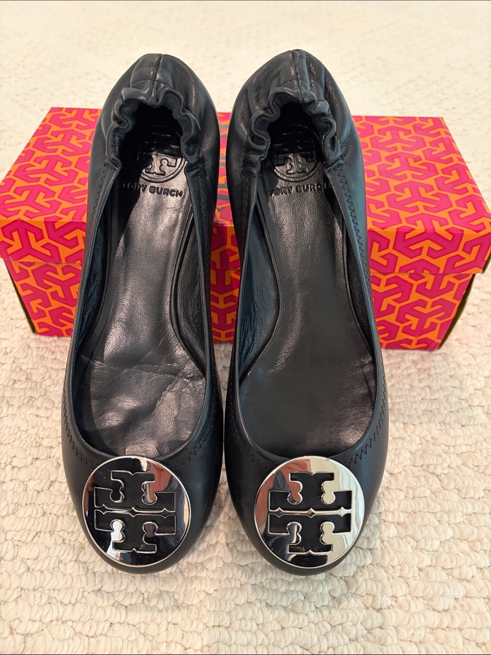 Tory Burch Black/Silver Reva Ballet Flat. Size 8.5. Excellent Condition.